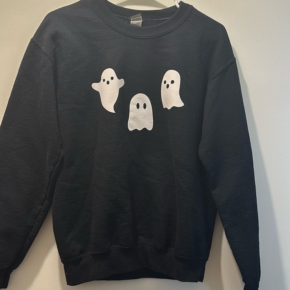 Black Halloween sweater with ghosts